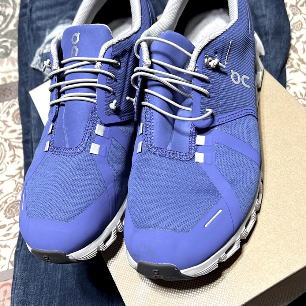 Cloud 5 Waterproof running shoes 9.5 Medium women’s